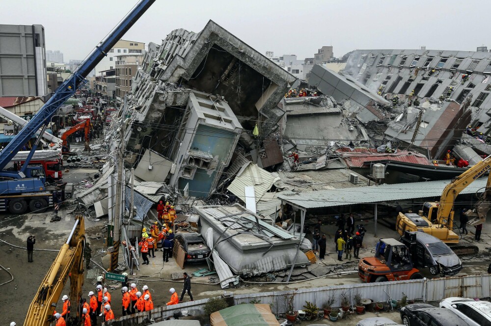 Bilantul cutremurului din Taiwan a crescut la 14 morti si 480 de raniti. Imaginile dezastrului filmate din drona - Imaginea 7