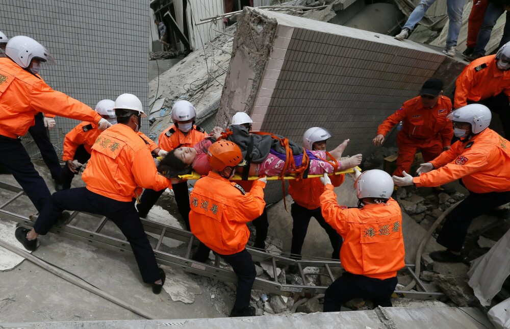 Bilantul cutremurului din Taiwan a crescut la 14 morti si 480 de raniti. Imaginile dezastrului filmate din drona - Imaginea 5