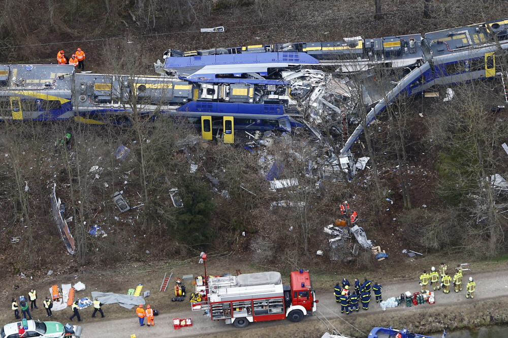 ANIMATIE GRAFICA. 10 morti si cel putin 80 de raniti, dupa ce doua trenuri s-au ciocnit in Germania. Cauza tragediei - Imaginea 9