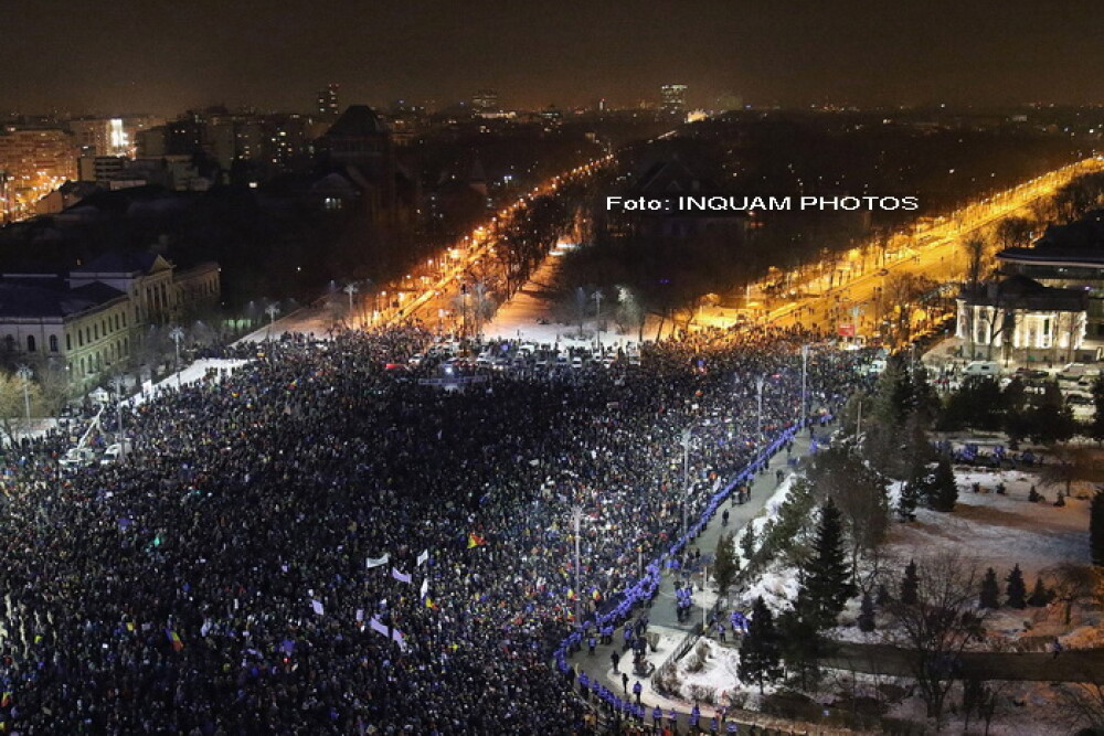 Filmul protestelor din Capitala, la care au participat 120.000 de oameni. Ciocniri intre jandarmi si cativa indivizi violenti - Imaginea 25