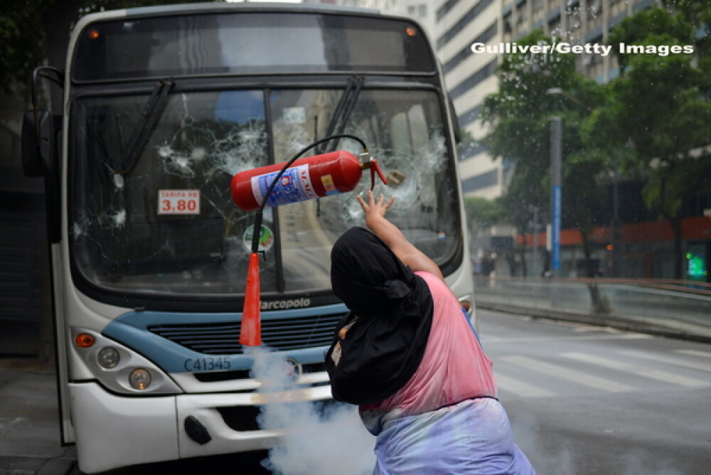 Haos si anarhie in Brazilia. Infractorii si criminalii fac prapad pe strazi, dupa ce politia a intrat in greva. GALERIE FOTO - Imaginea 2
