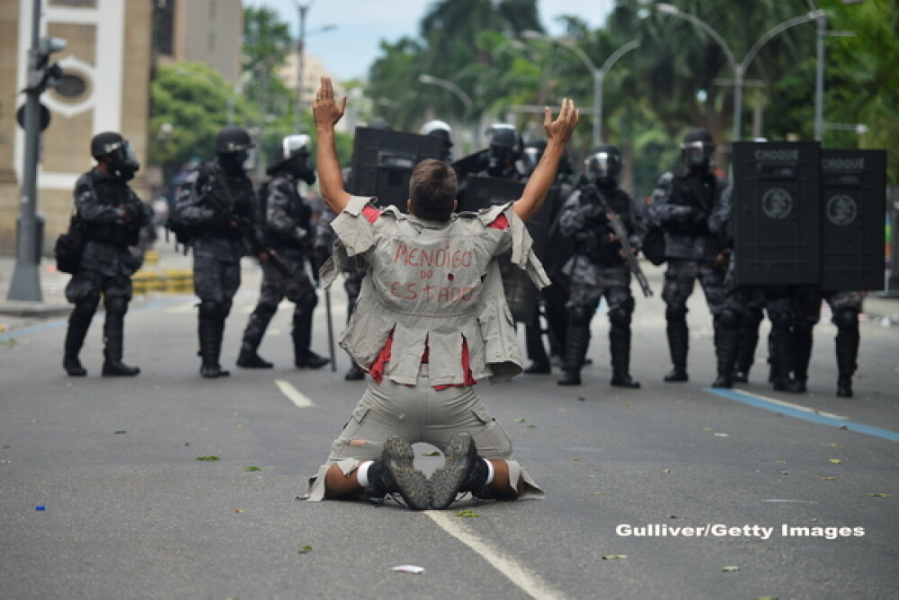 Haos si anarhie in Brazilia. Infractorii si criminalii fac prapad pe strazi, dupa ce politia a intrat in greva. GALERIE FOTO - Imaginea 4