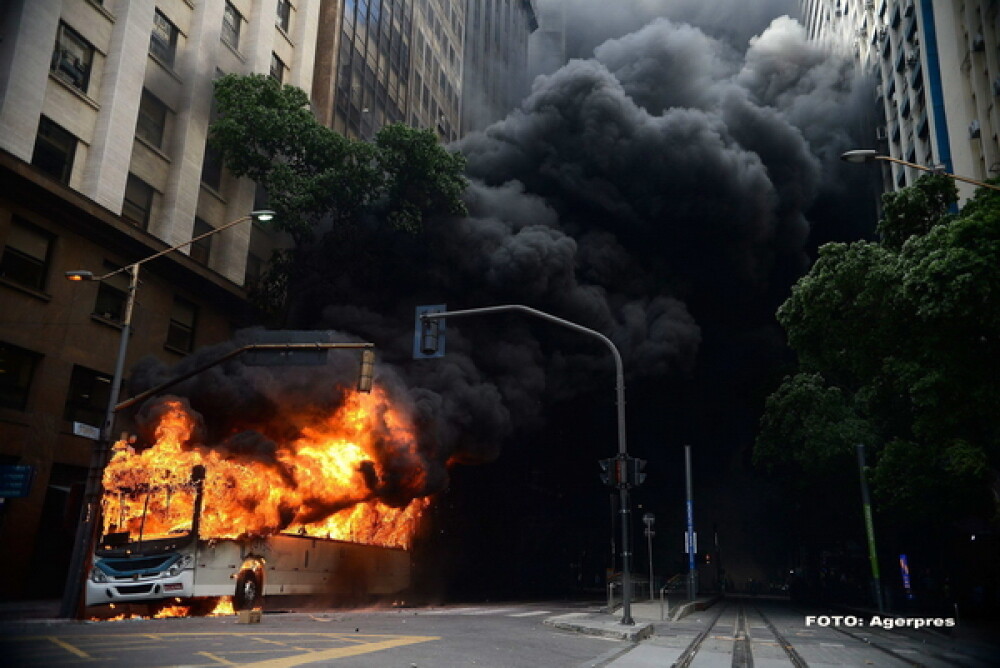 Haos si anarhie in Brazilia. Infractorii si criminalii fac prapad pe strazi, dupa ce politia a intrat in greva. GALERIE FOTO - Imaginea 7