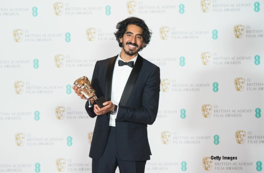 Vedetele au indurat frigul pentru a straluci pe covorul rosu al Premiilor BAFTA. Aparitia Ducesei de Cambridge - Imaginea 8