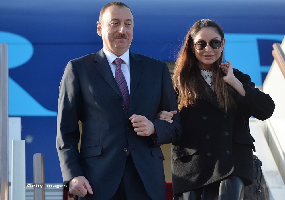 Presedintele azer si-a numit sotia prim-vicepresedinte al tarii. Prima doamna, ironizata pentru operatiile estetice - Imaginea 1