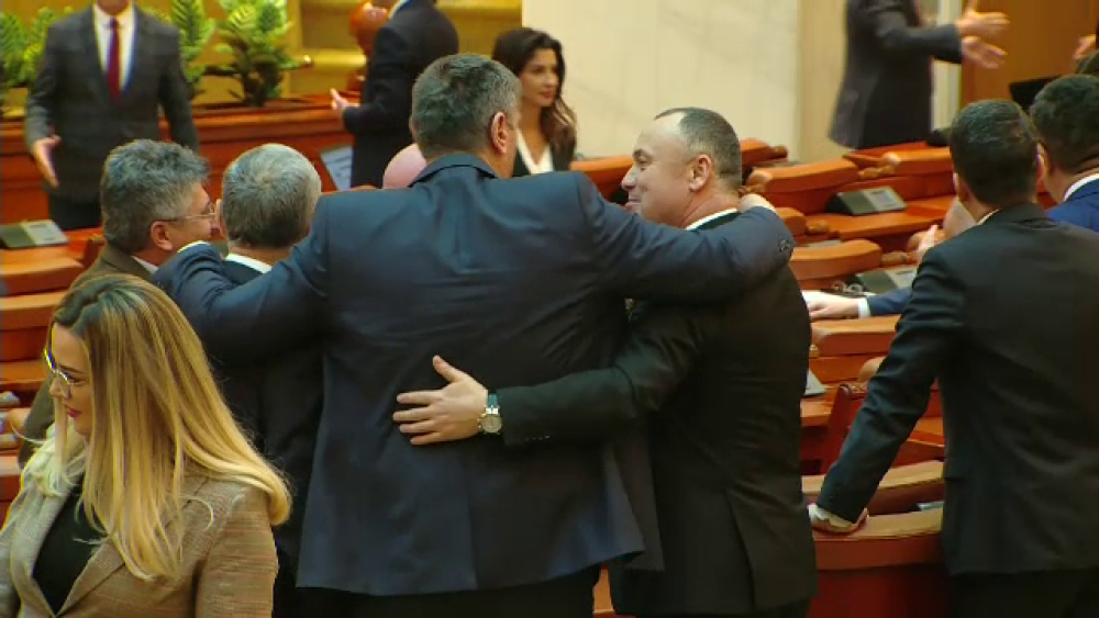 Parlamentul a votat bugetul de stat pe 2019 în forma respinsă de Klaus Iohannis, fără modificări - Imaginea 2
