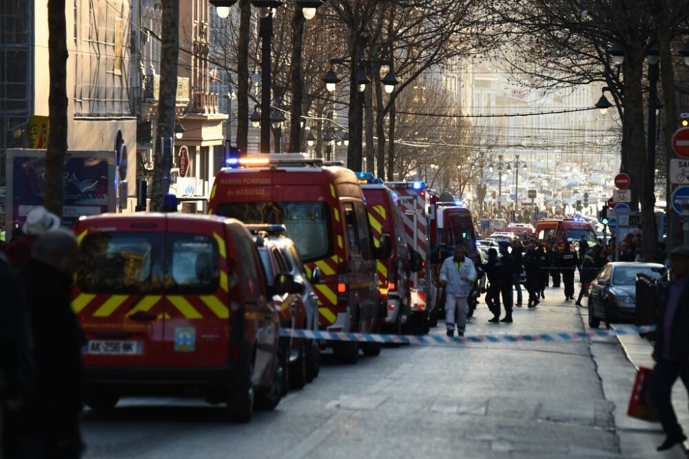 Atac cu cuţitul în centrul unui oraş din Franţa. Poliţia l-a ucis pe agresor. VIDEO - Imaginea 1