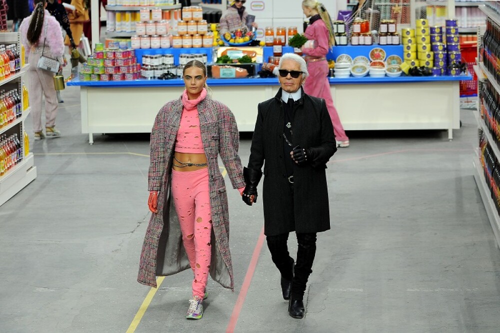 Imagini de colecție cu Karl Lagerfeld. Renumitul creator de modă ar fi împlinit 90 de ani | GALERIE FOTO - Imaginea 1