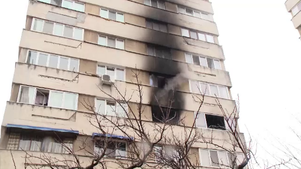 Un bloc-turn din Craiova era să ardă din cauza televizorului unui pensionar - Imaginea 1