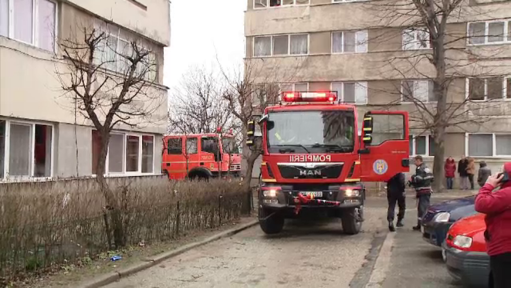 Un bloc-turn din Craiova era să ardă din cauza televizorului unui pensionar - Imaginea 2