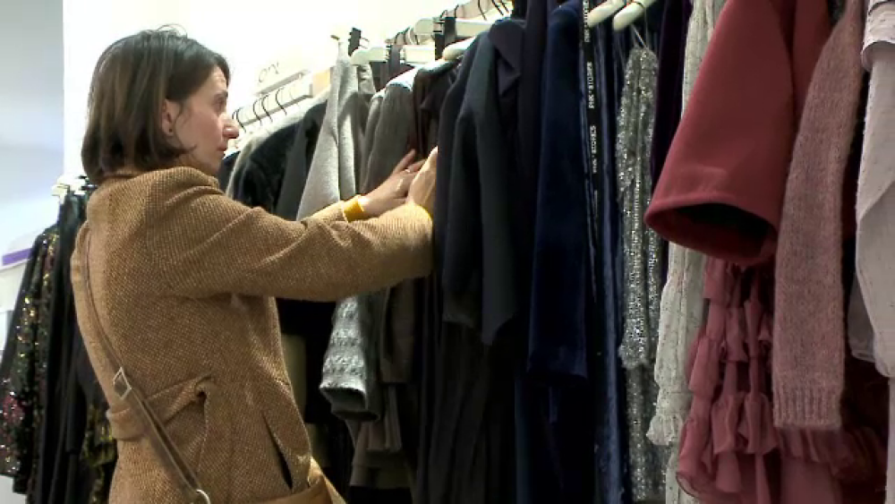 Reacția unei femei când este întrebată cât cheltuie lunar pe haine: „Îmi e teamă!” - Imaginea 2