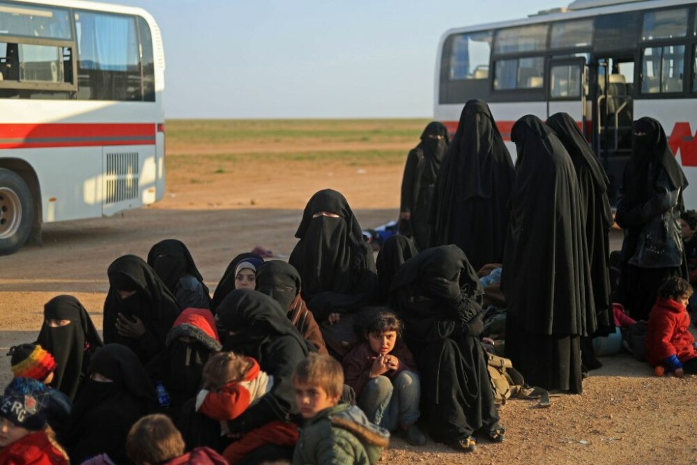 Ultimul marș al jihadiștilor. Militanții și familiile lor, evacuați din ultima redută ISIS - Imaginea 1
