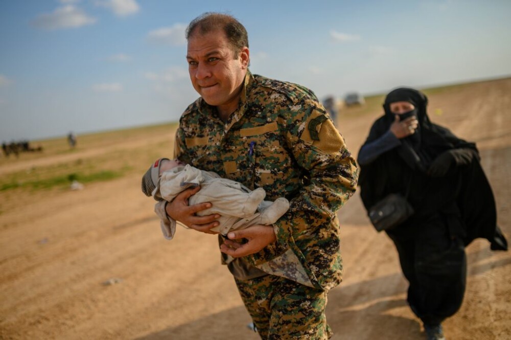 Ultimul marș al jihadiștilor. Militanții și familiile lor, evacuați din ultima redută ISIS - Imaginea 8