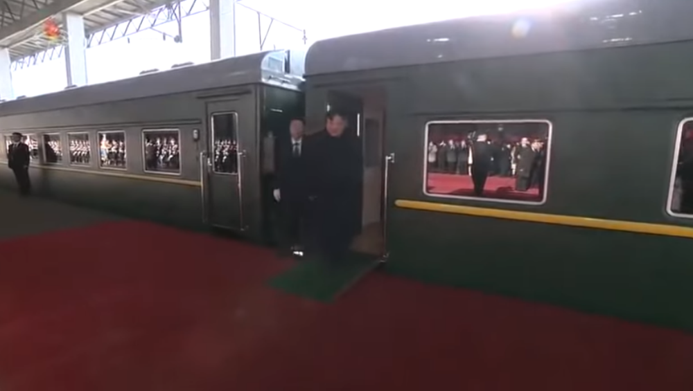 Primele imagini cu Kim Jong-un din călătoria de 47 de ore cu trenul către Vietnam. VIDEO - Imaginea 3