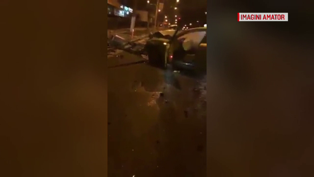 Un tânăr a făcut prăpăd pe un bulevard din Constanța, după ce s-a urcat beat la volan - Imaginea 1