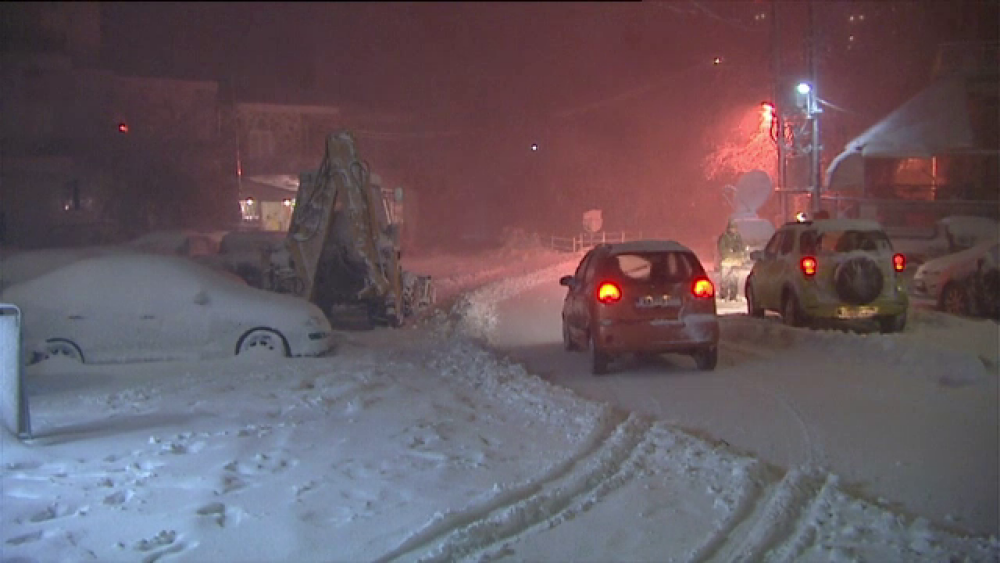 Atena, îngropată sub zăpadă. Vremea rea i-a luat prin surprindere pe localnici - Imaginea 3