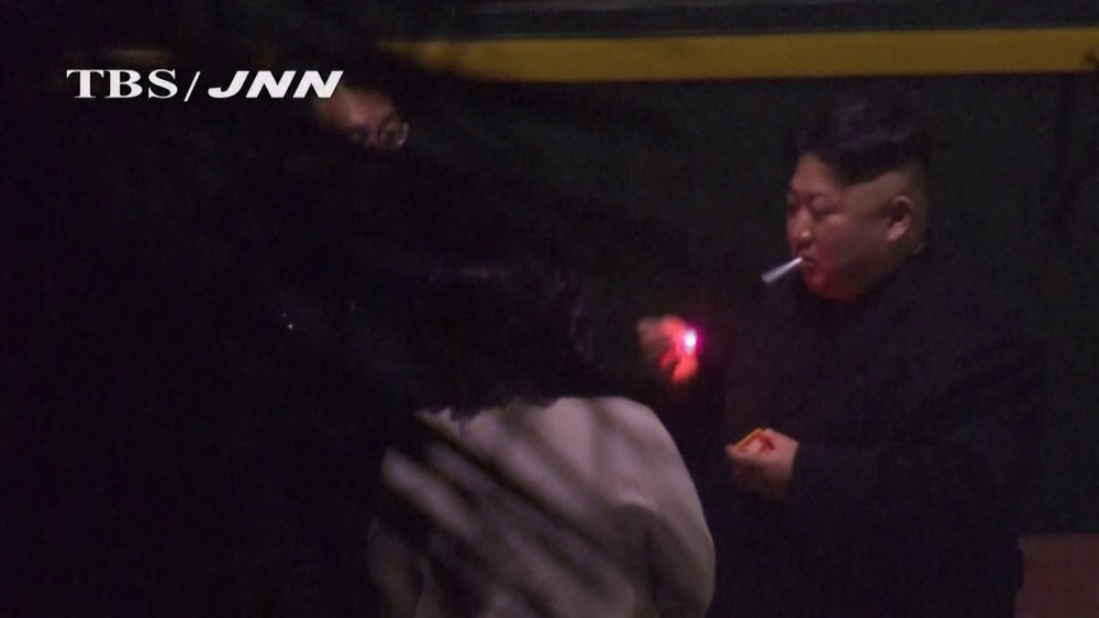 Kim Jong-Un a oprit trenul blindat ca să fumeze în gară. Cine i-a cărat scrumiera - Imaginea 1
