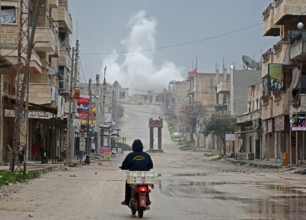 Imaginile dezastrului în Siria. Povestea fetiței care zace lângă sora sa decedată - Imaginea 4