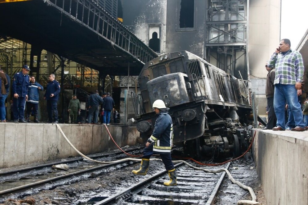 Momentul în care un tren explodează în gara din Cairo. Sunt 25 de morți. VIDEO - Imaginea 1