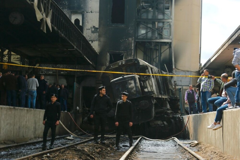 Momentul în care un tren explodează în gara din Cairo. Sunt 25 de morți. VIDEO - Imaginea 2