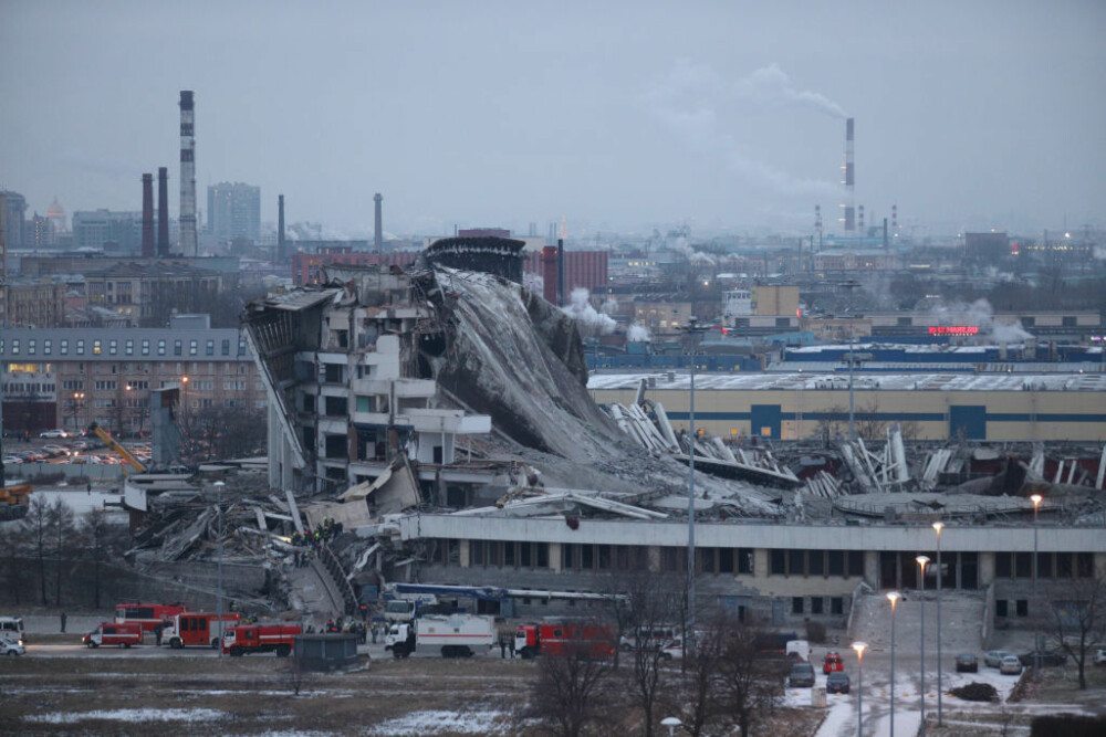 Momentul în care acoperișul unui stadion se prăbușește în câteva secunde. VIDEO - Imaginea 4
