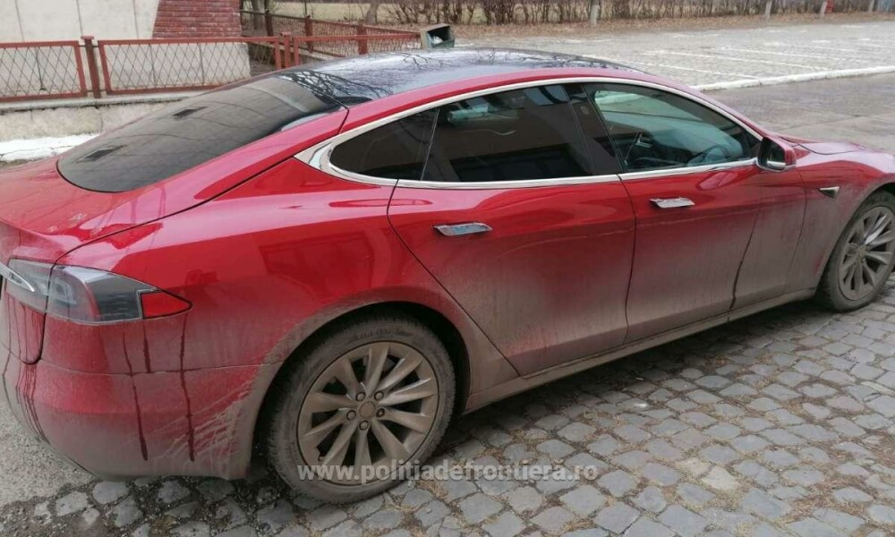 Un român a rămas fără autoturismul Tesla de 53.000 de euro imediat după ce a intrat în țară - Imaginea 2