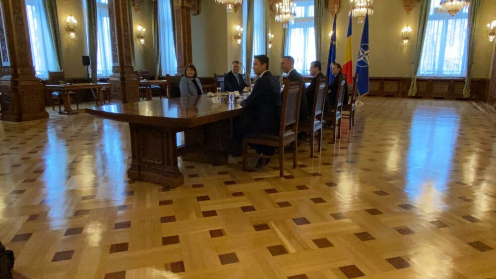 Consultări la Cotroceni. Orban, „premierul de sacrificiu” prin care Iohannis forțează anticipatele - Imaginea 1