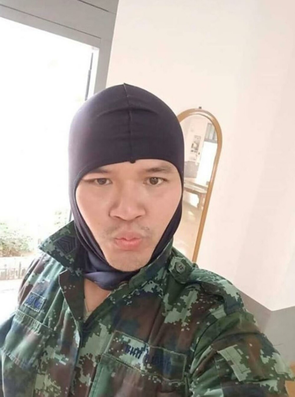 Un soldat din Thailanda a omorât 21 de oameni și a făcut selfie-uri după masacru - Imaginea 1