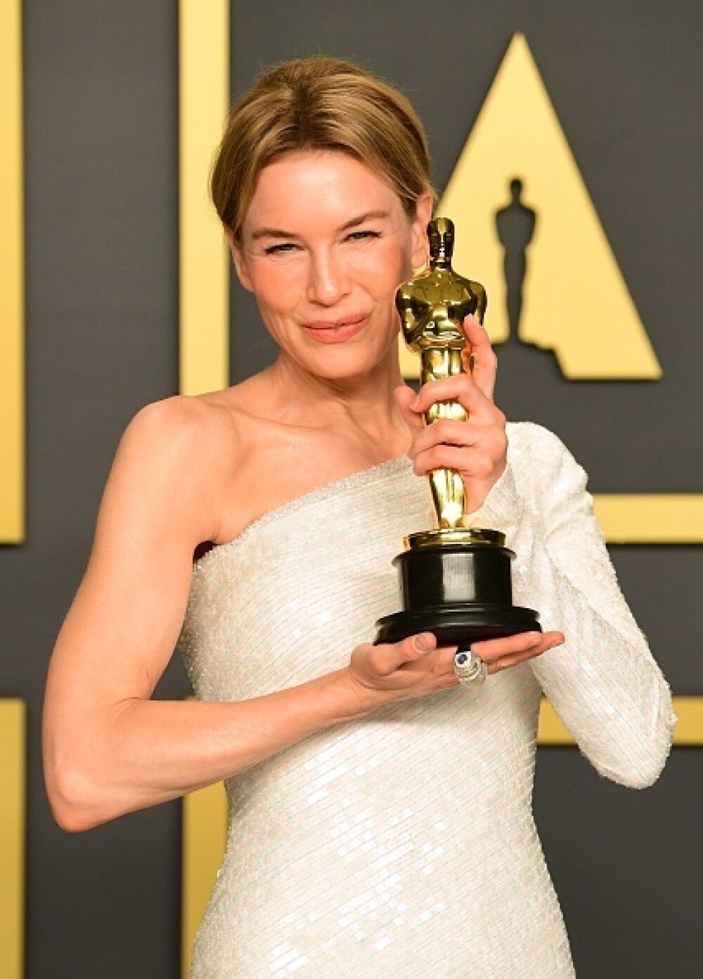 Top 10 cele mai frumoase ținute de la Premiile Oscar 2020 - Imaginea 18