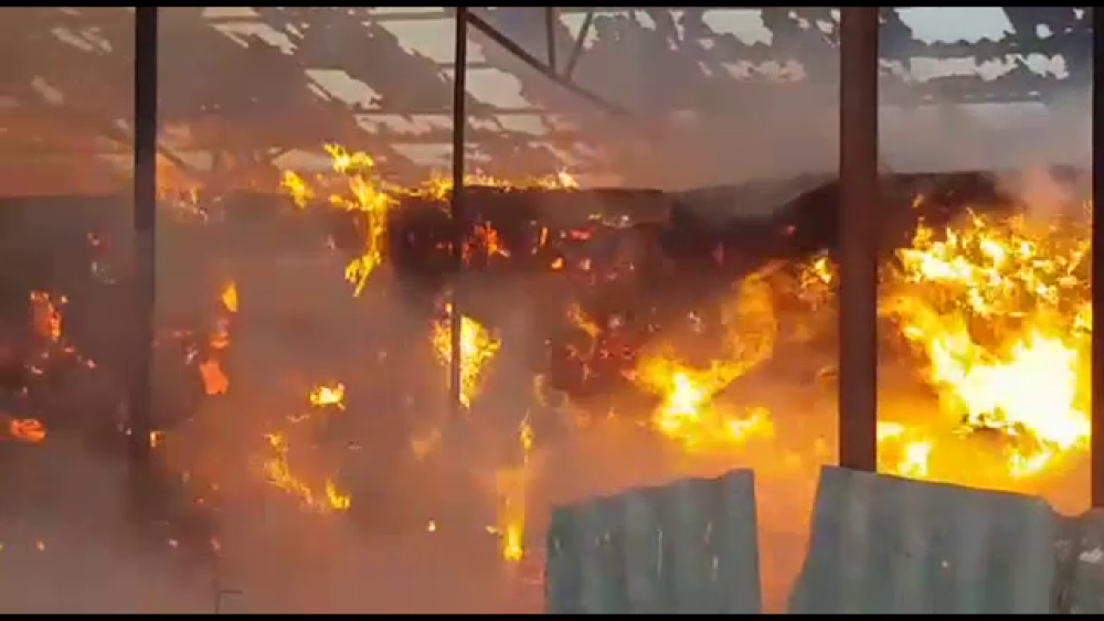 Incendiu violent izbucnit în Tulcea. Pompierii s-au chinuit 12 ore să stingă flăcările imense - Imaginea 2