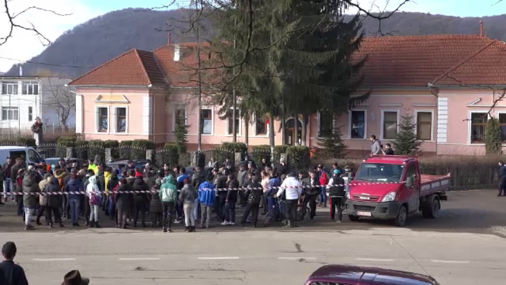 Proteste într-o comună din Mureș. Oamenii sunt exasperați de starea drumurilor - Imaginea 1