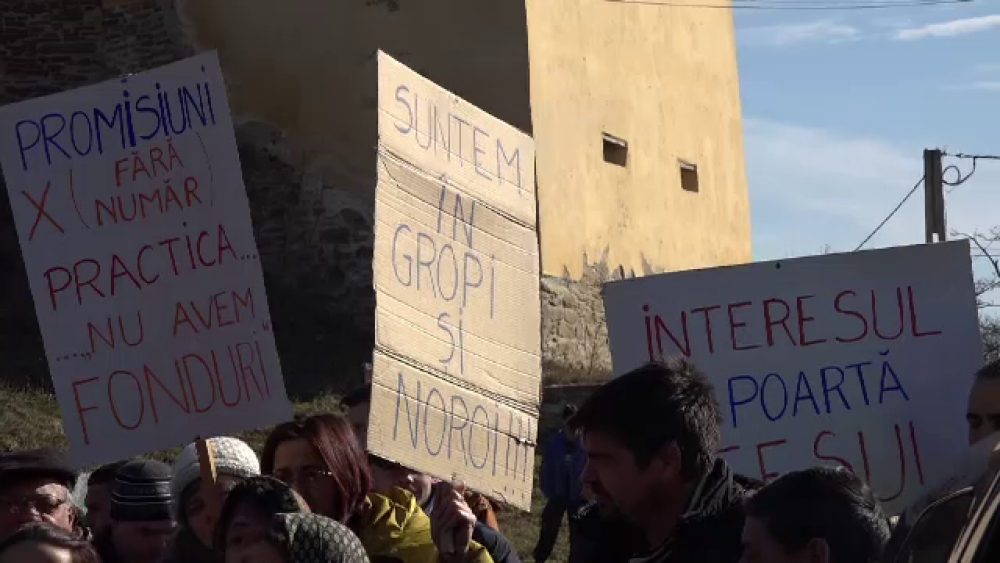 Proteste într-o comună din Mureș. Oamenii sunt exasperați de starea drumurilor - Imaginea 2