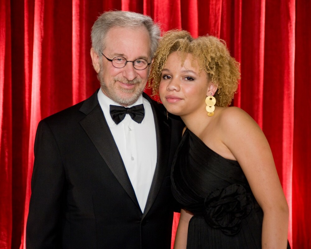 Fiica lui Steven Spielberg a fost arestată. Tânăra este actriță în filme pentru adulți - Imaginea 3