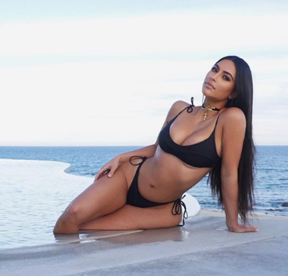 Kim Kardashian, apariție de senzație pe o plajă din Malibu, în plină pandemie. GALERIE FOTO - Imaginea 7