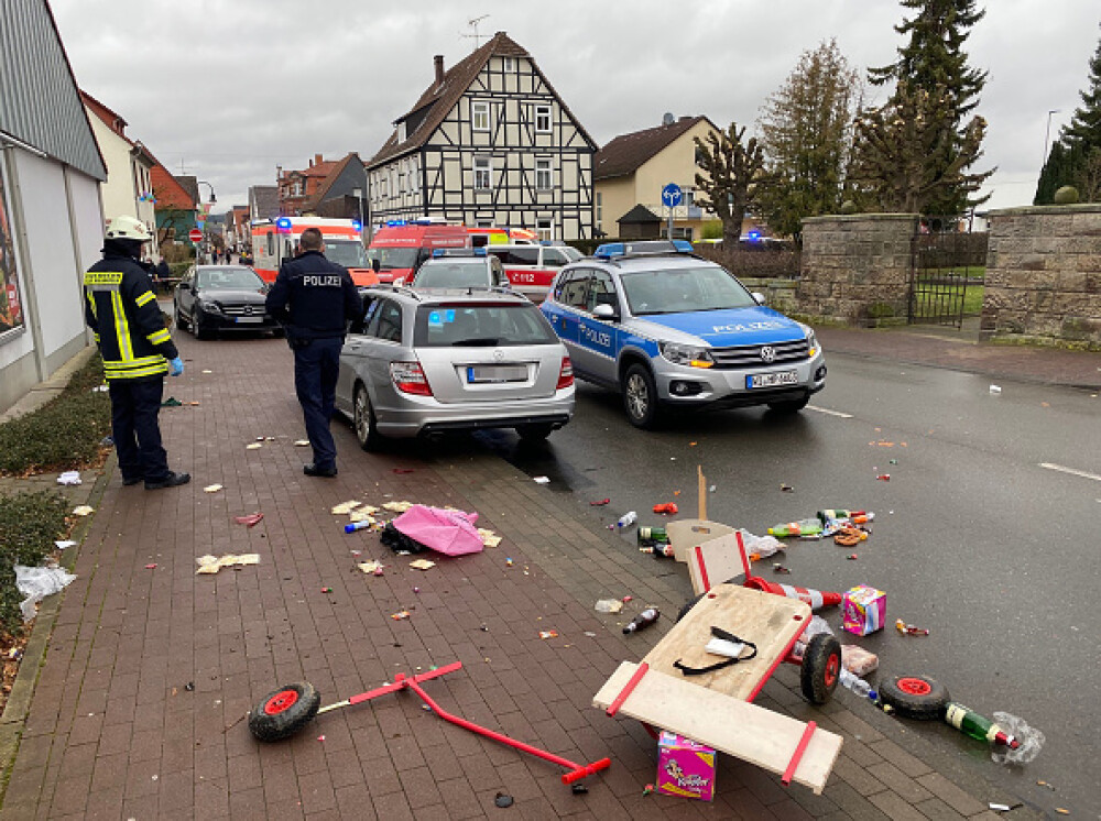 O maşină a intrat în mulţime la o paradă, în Germania. Zeci de persoane rănite - Imaginea 3