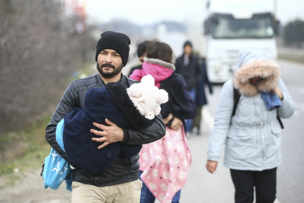 Turcia deschide „porțile” refugiaților sirieni către Europa. Grecia și-a dublat patrulele, Bulgaria sporește controalele - Imaginea 3