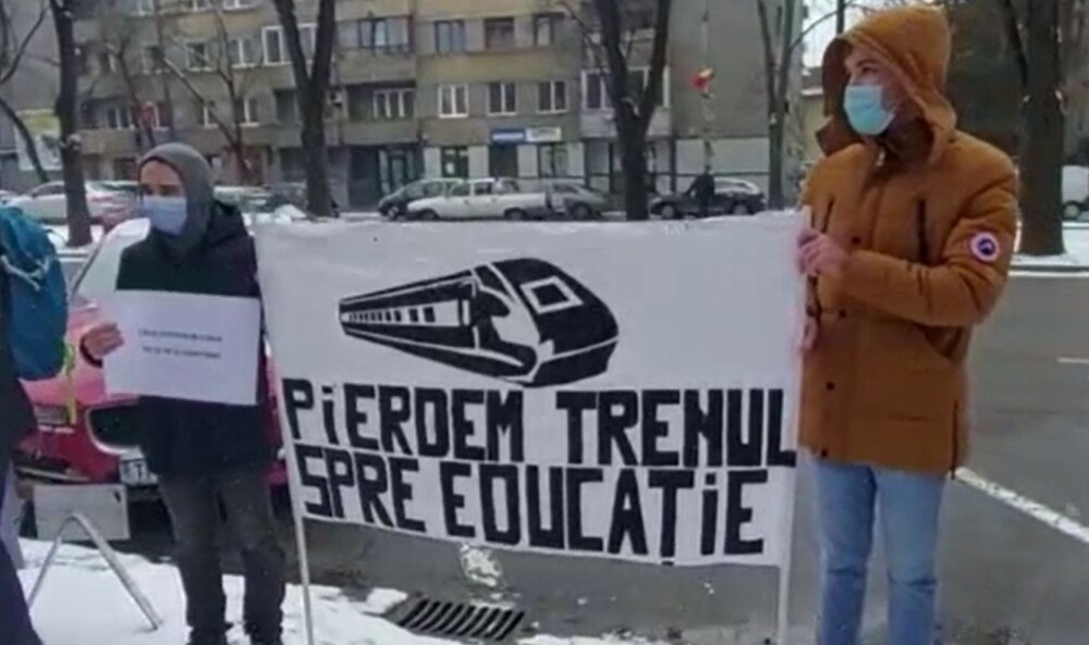 Proteste în mai multe orașe din țară, împotriva eliminării gratuității la tren pentru studenți - Imaginea 2