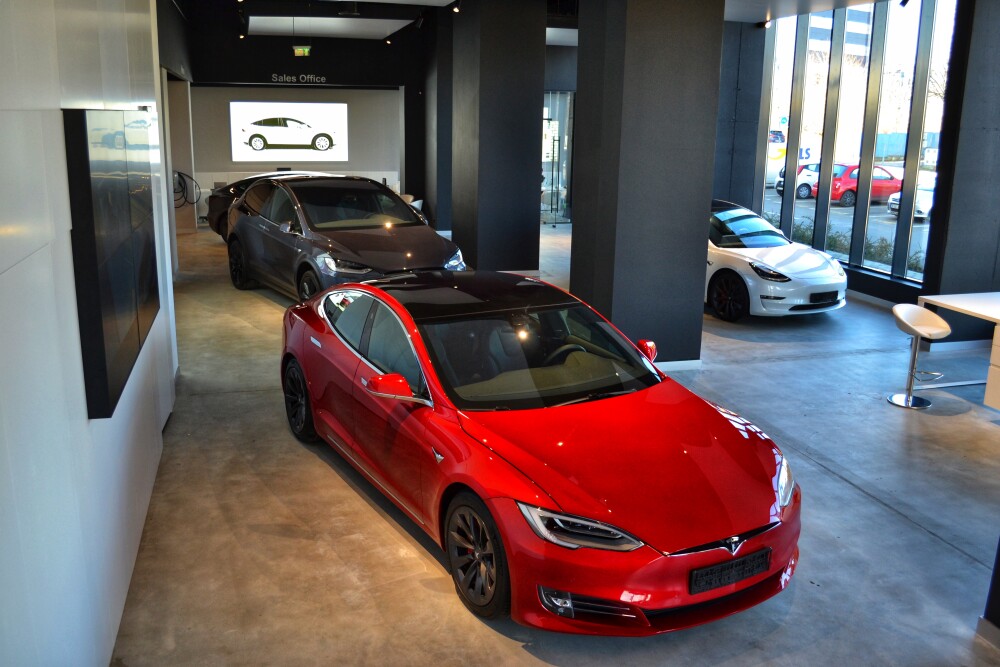 Când se deschide primul showroom Tesla din România. Va fi cel mai mare din Europa de Est - Imaginea 1