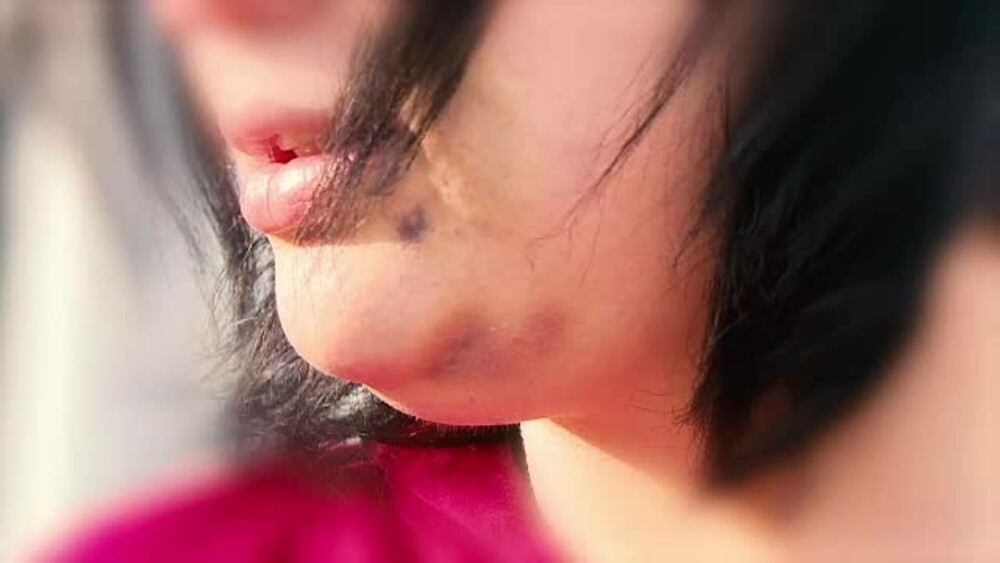 O femeie a fost bătută și violată de fostul ei iubit, cadru militar MAPN. Bărbatul a pus-o să scrie și un bilet de adio - Imaginea 2
