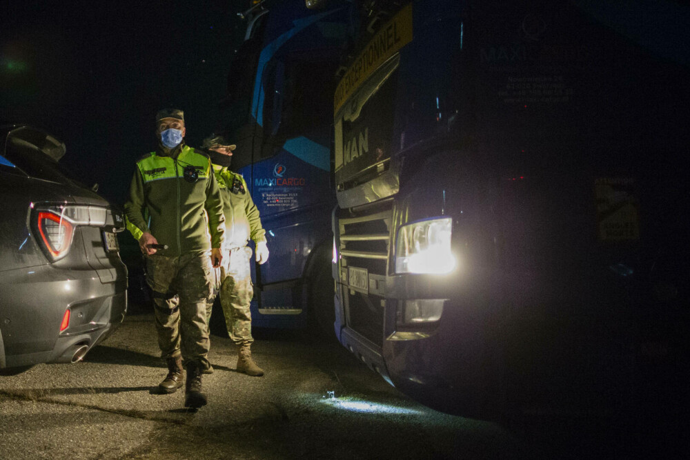 Blindatele americane au intrat în România pe la Nădlac. Urmează să ajungă și soldații FOTO și VIDEO - Imaginea 9