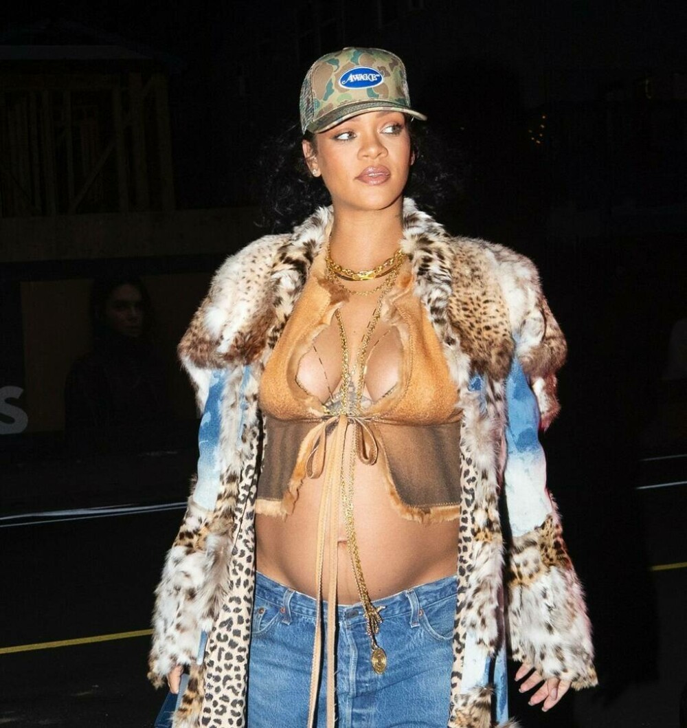 Rihanna adoptă ținute din ce în ce mai îndrăznețe, de când e gravidă. Cum a apărut în Los Angeles - Imaginea 6
