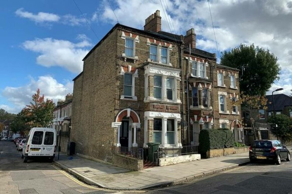 Cel mai mic apartament din Londra a fost scos la vânzare pentru 50.000 de lire. Cum arată locuința de 7 mp GALERIE FOTO - Imaginea 4