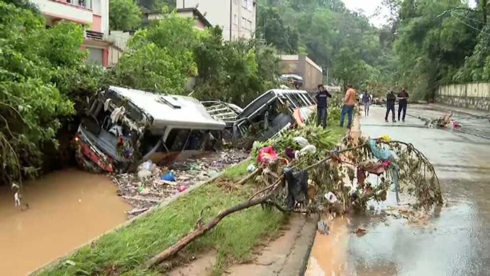 Peste 150 de persoane au murit în urma alunecărilor de teren din Brazilia. Mai mult de 165 sunt dispărute - Imaginea 1