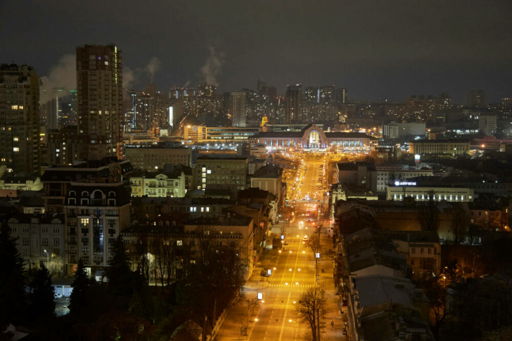 Război în Ucraina, ziua 2. Orașul Nicolaev, aflat la 100 de kilometri de Odessa, este sub asediu - Imaginea 1