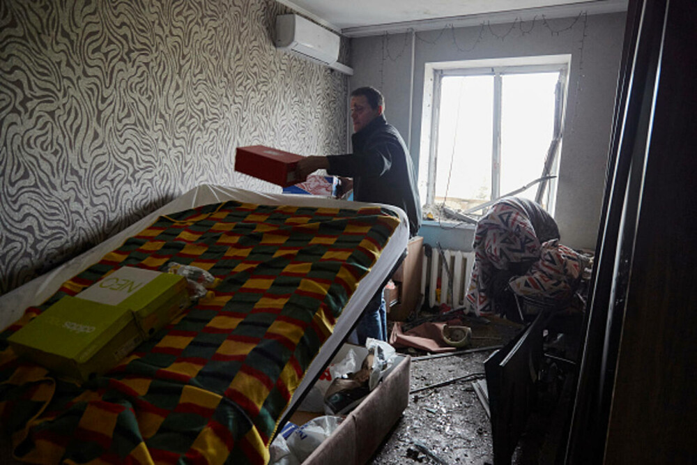 GALERIE FOTO. Imagini cu distrugerile provocate de rachetele ruse în Kiev. 137 de oameni au murit în Ucraina - Imaginea 16
