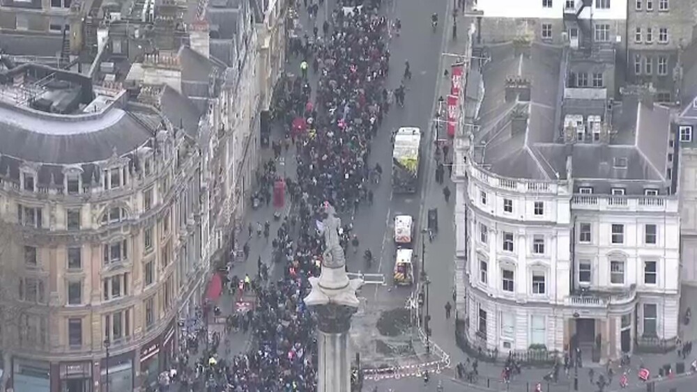 Marea Britanie, blocată de greve. Străzile marilor orașe au fost ocupate de oameni nemulțumiți. GALERIE FOTO - Imaginea 4