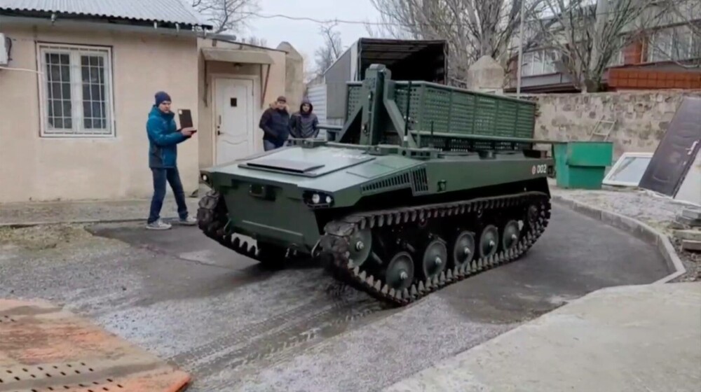 Primul „tanc robot” al Rusiei a ajuns în Ucraina. Are scopul de a distruge vehiculele armate furnizate de Occident | VIDEO - Imaginea 4