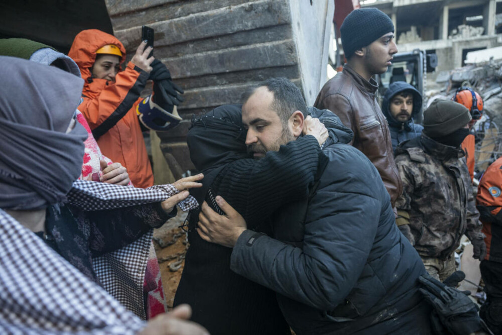 Cutremure devastatoare în Turcia și Siria. Bilanțul deceselor a depășit 12.000, iar eforturile de căutare și salvare continuă - Imaginea 29