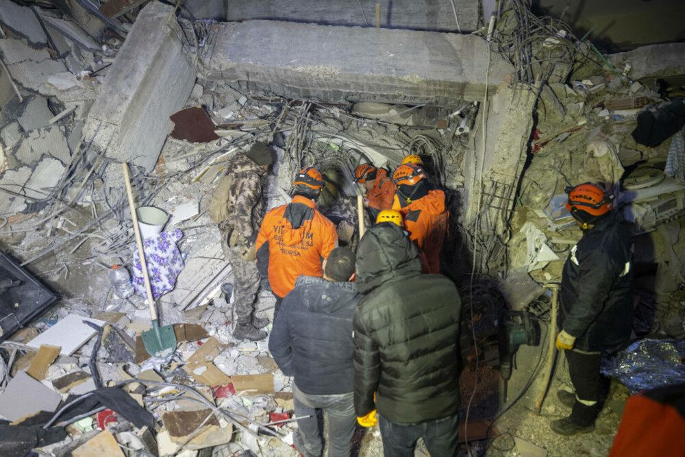 Cutremure devastatoare în Turcia și Siria. Bilanțul deceselor a depășit 12.000, iar eforturile de căutare și salvare continuă - Imaginea 7