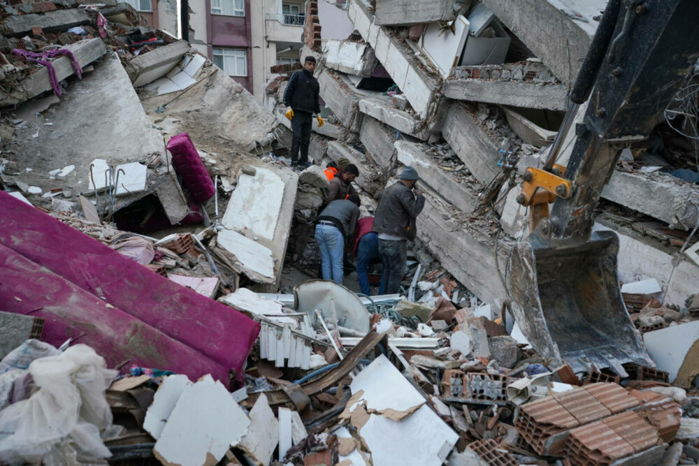 Cutremure devastatoare în Turcia și Siria. Bilanțul deceselor a depășit 12.000, iar eforturile de căutare și salvare continuă - Imaginea 18